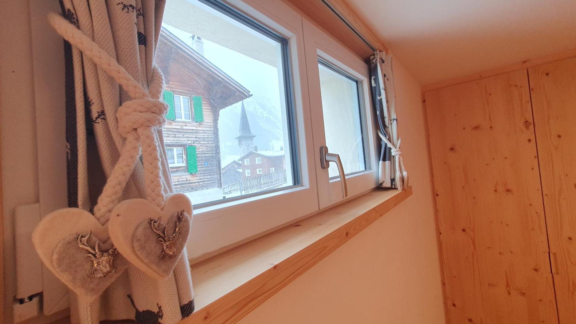 Yeti Lodge Sedrun Room photo