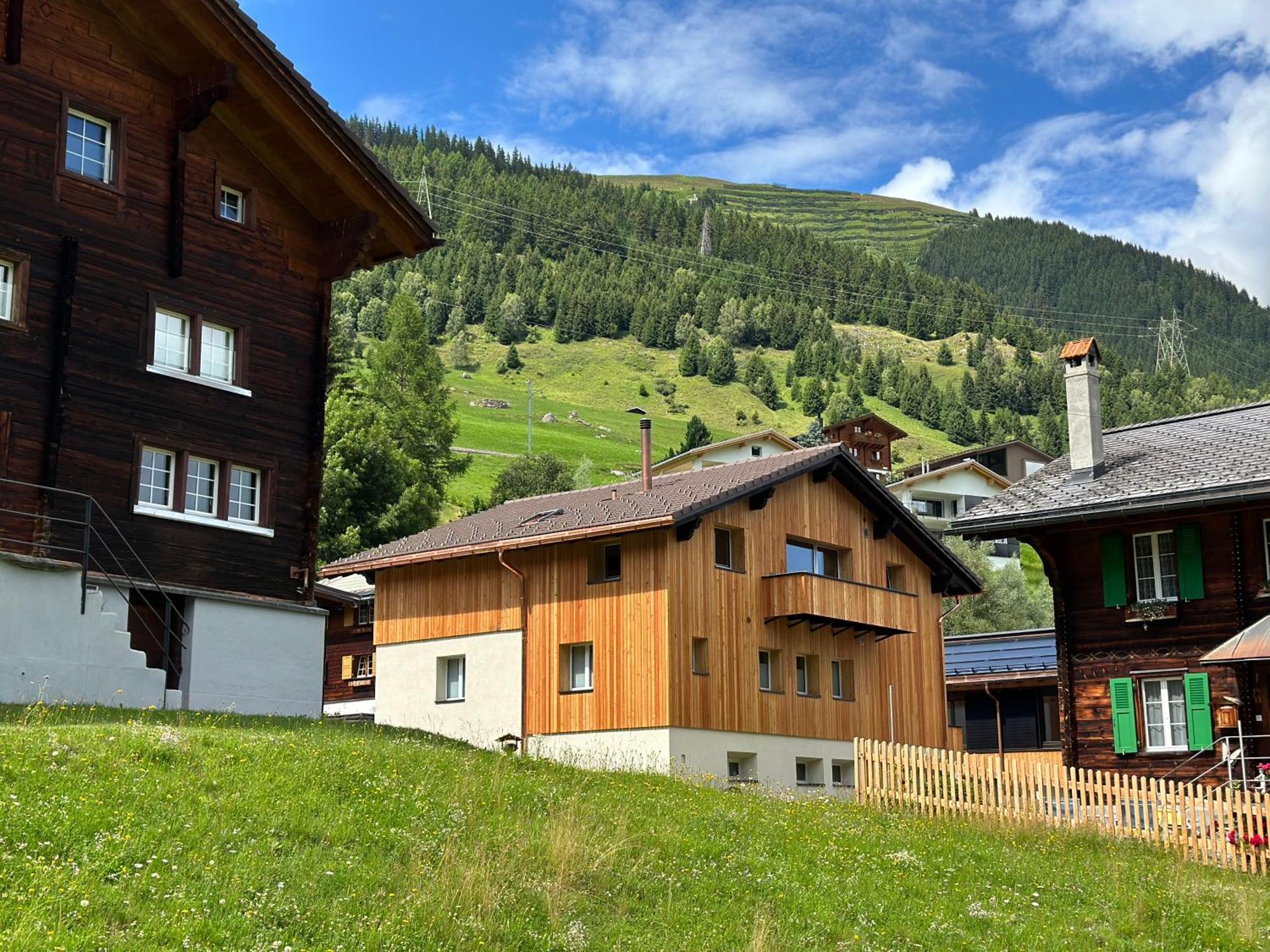 Yeti Lodge Sedrun Exterior photo